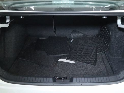 Used 2024 Volkswagen Jetta SE w/ Panoramic Sunroof Package FWD image 30