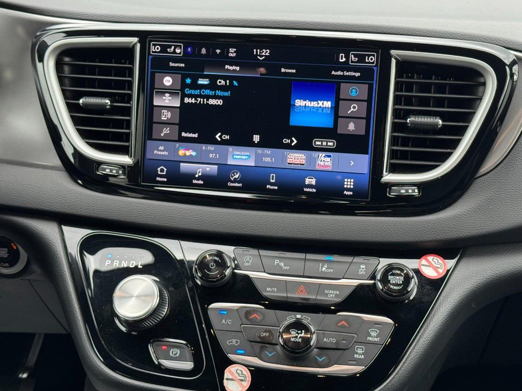 Used 2025 Chrysler Pacifica Select FWD image 17