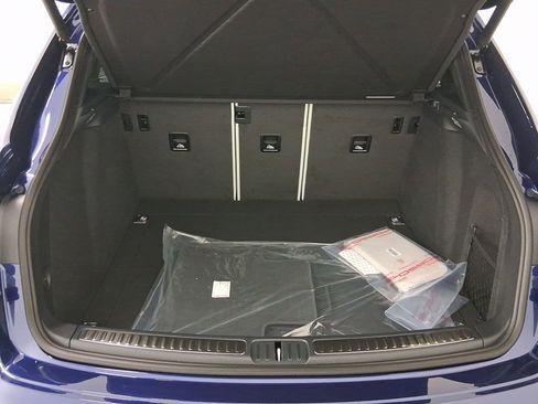 New 2026 Porsche Macan image 32