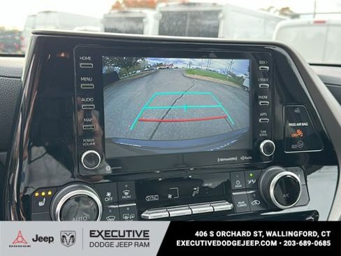 Used 2022 Toyota Highlander XLE image 17