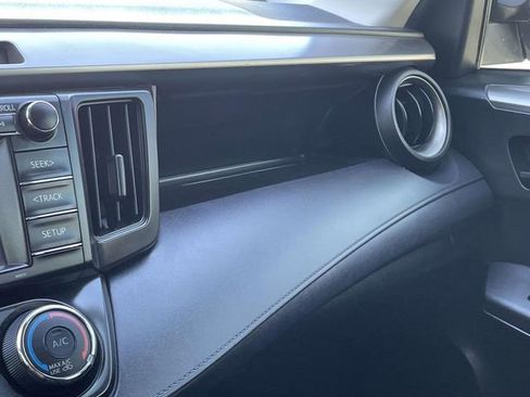 Used 2017 Toyota RAV4 LE image 31