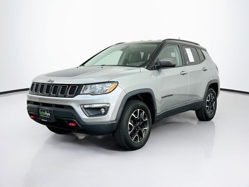 Used 2019 Jeep Compass Trailhawk AWD/4WD image 3