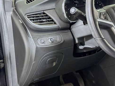 Used 2022 Buick Encore Preferred w/ Safety Package FWD image 8