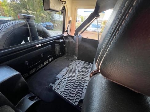 Used 2013 Jeep Wrangler Unlimited Sahara w/ Connectivity Group image 11