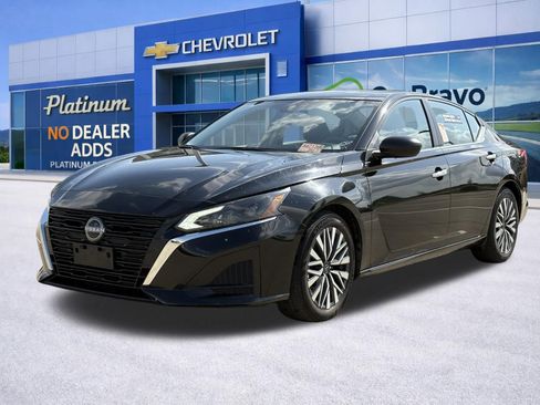 Used 2024 Nissan Altima 2.5 SV FWD image 3