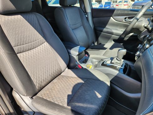 Used 2019 Nissan Rogue SV FWD image 14