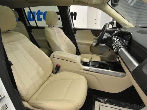 Used 2022 Mercedes-Benz GLB 250 4MATIC w/ Premium Package Lite image 12