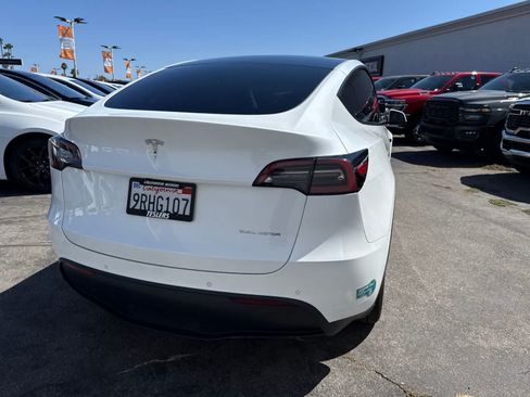 Used 2022 Tesla Model Y Long Range AWD/4WD image 22