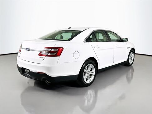 Used 2018 Ford Taurus SE FWD image 13