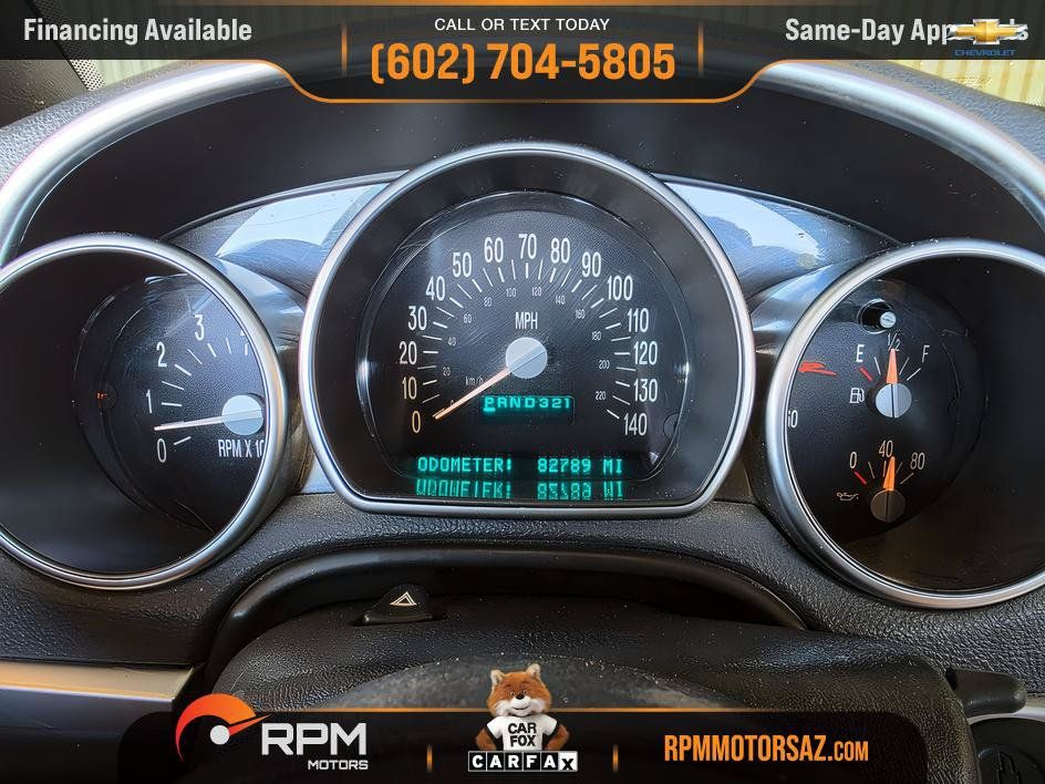 Used 2004 Chevrolet SSR w/ Preferred Equipment Group RWD image 12