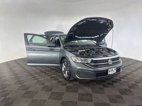 Used 2024 Volkswagen Jetta SE image 14