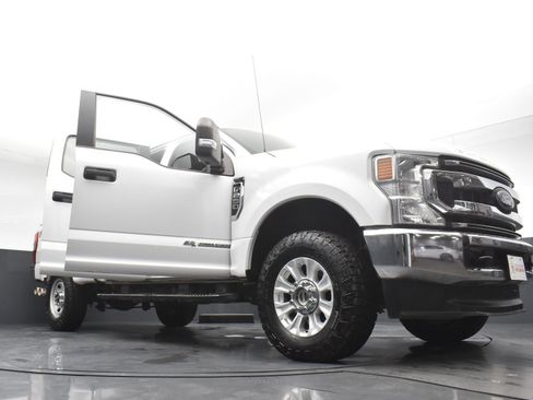 Used 2021 Ford F250 XLT w/ FX4 Off-Road Package AWD/4WD image 32