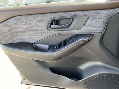 Used 2021 Nissan Rogue S AWD/4WD image 21