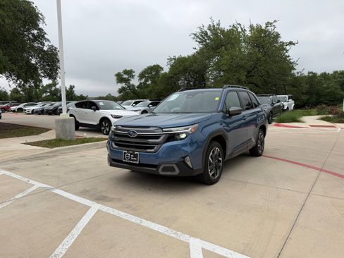 Used 2025 Subaru Forester Limited AWD/4WD image 2