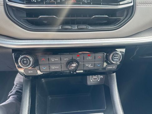 Used 2025 Jeep Compass Limited AWD/4WD image 14