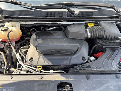 Used 2023 Chrysler Voyager LX FWD image 10