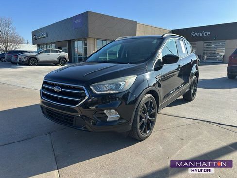 Used 2017 Ford Escape SE w/ Equipment Group 201A image 1