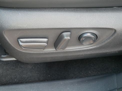 Used 2021 Toyota Highlander XLE AWD/4WD image 21