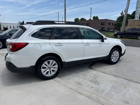 Used 2018 Subaru Outback 2.5i Premium AWD/4WD image 10