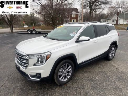 Used 2024 GMC Terrain SLT w/ Infotainment Package II image 1