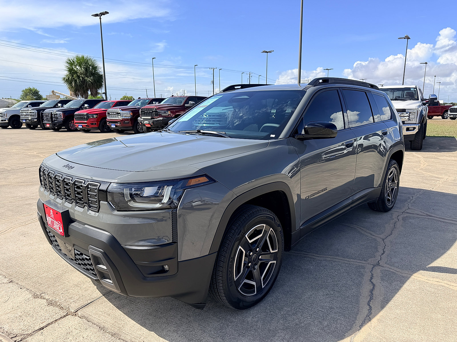Used 2026 Jeep Cherokee Laredo AWD/4WD image 3