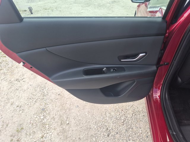 Used 2025 Hyundai Elantra SEL FWD image 27