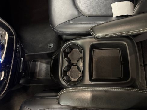 Used 2025 Chrysler Pacifica Select FWD image 15