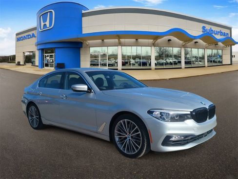 Used 2018 BMW 530i xDrive w/ Premium Package image 2