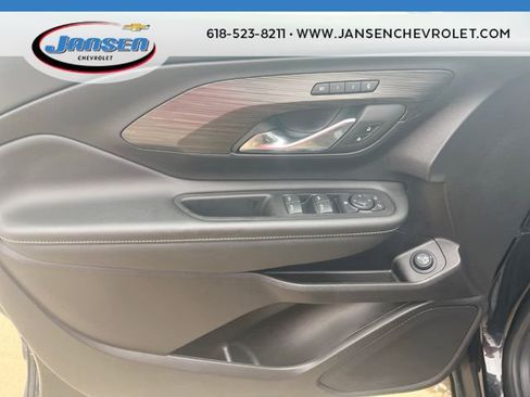 Used 2024 GMC Terrain SLT image 21