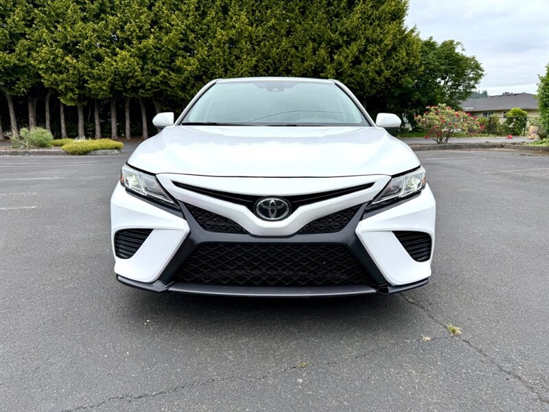 Used 2019 Toyota Camry SE FWD image 3