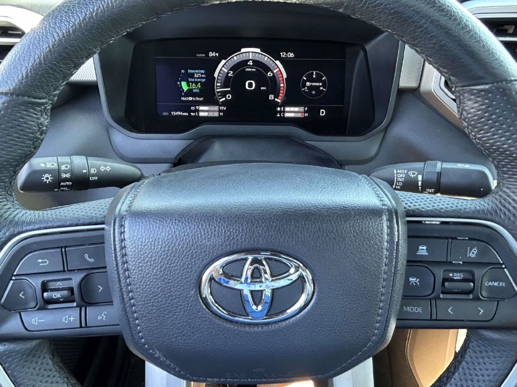 Used 2025 Toyota Tundra Limited AWD/4WD image 29