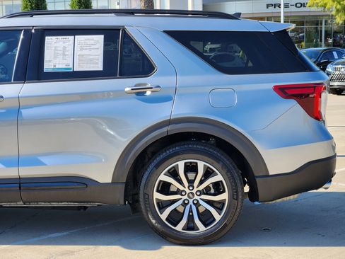 Used 2023 Ford Explorer ST-Line w/ Class IV Trailer Tow Package image 9