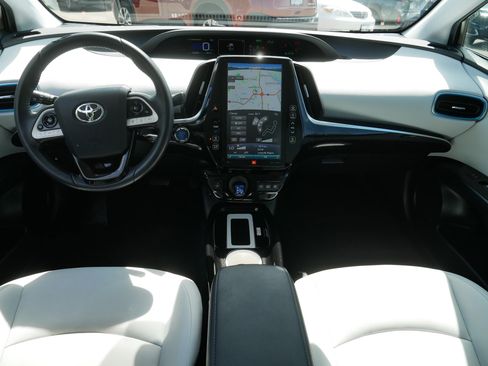Used 2017 Toyota Prius Prime Advanced FWD image 10