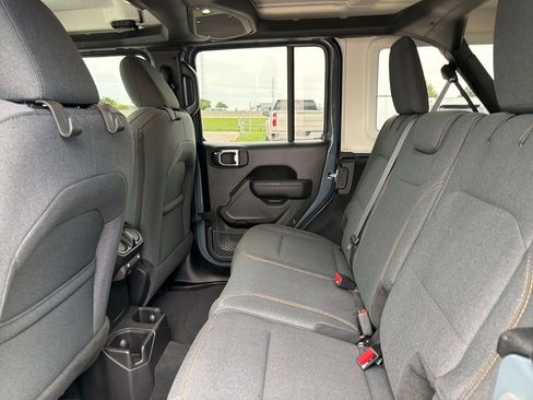 Used 2025 Jeep Wrangler Unlimited Sport AWD/4WD image 12