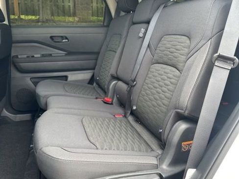 New 2025 Nissan Pathfinder SV w/ Black Appearance Package image 18