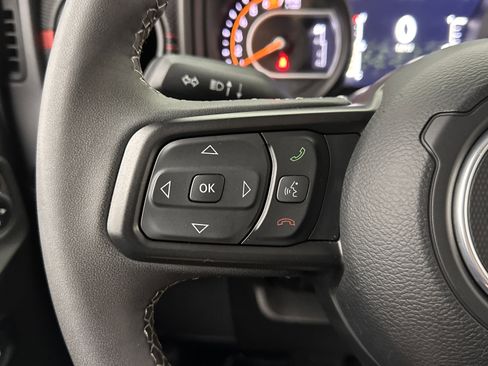 Used 2025 Jeep Wrangler Unlimited Rubicon image 16