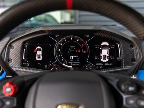 Used 2025 Lamborghini Revuelto AWD/4WD image 41
