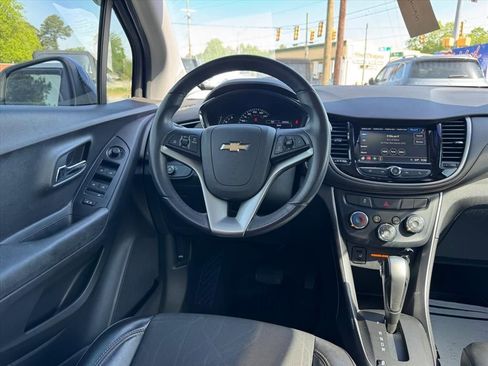 Used 2019 Chevrolet Trax LT w/ Redline Edition FWD image 12