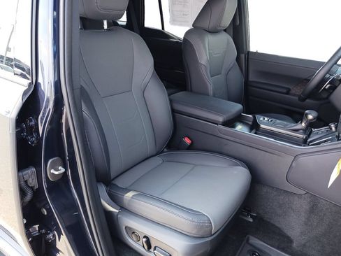 Used 2025 Lexus GX 550 w/ Accessory Package (2T) AWD/4WD image 29