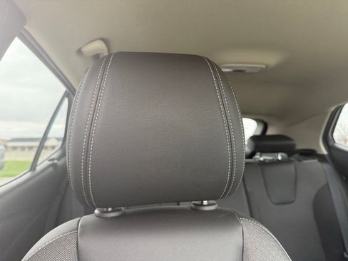 Used 2025 Buick Encore GX Preferred AWD/4WD image 33