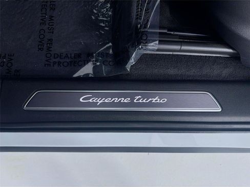 Used 2022 Porsche Cayenne Turbo AWD/4WD image 10
