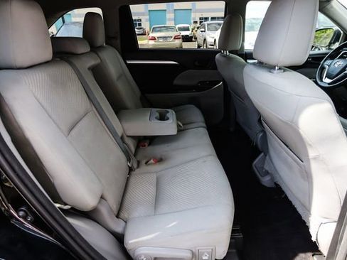 Used 2014 Toyota Highlander LE AWD/4WD image 42