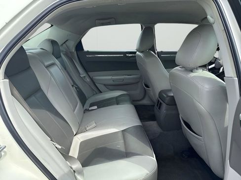 Used 2008 Chrysler 300 Touring RWD image 19