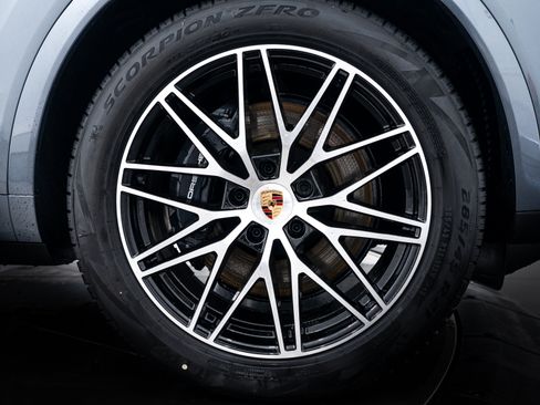 Certified 2026 Porsche Cayenne AWD/4WD image 11