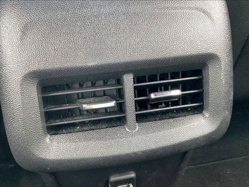 Used 2024 Chevrolet Equinox LT image 11