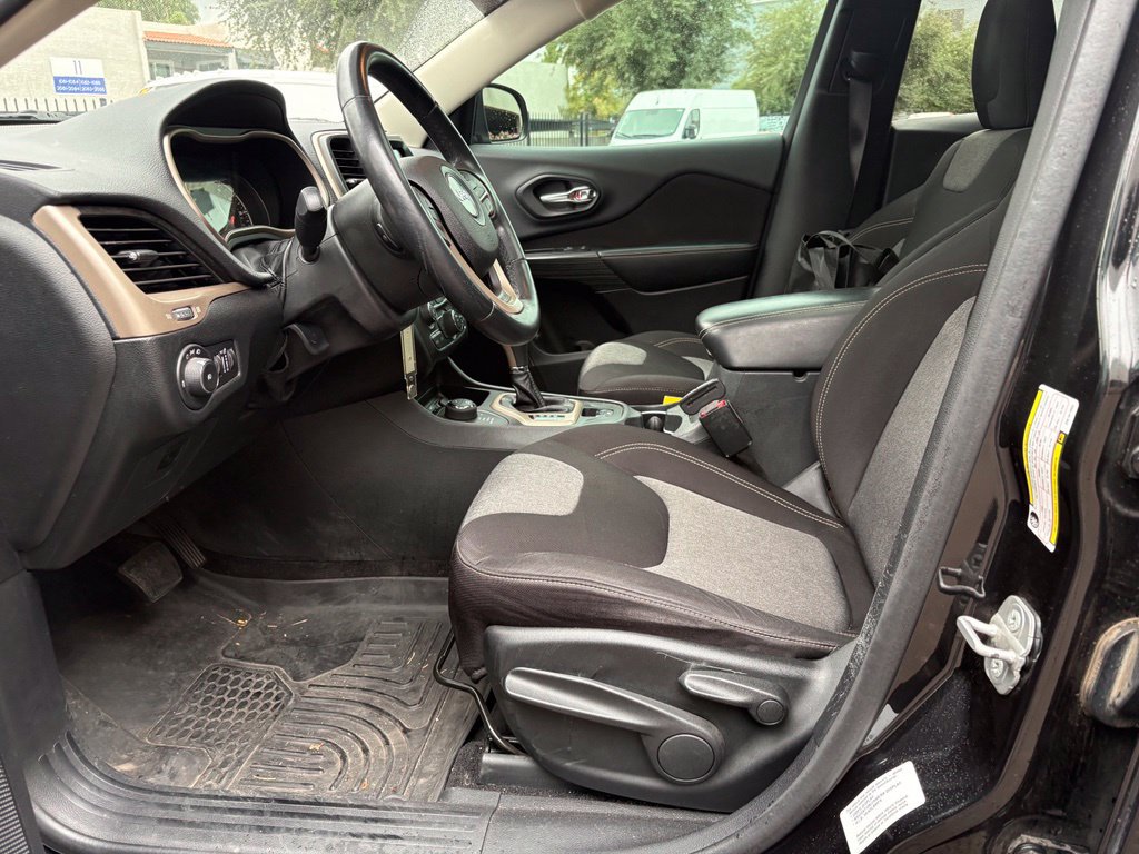 Used 2014 Jeep Cherokee Latitude w/ Trailer Tow Group AWD/4WD image 8