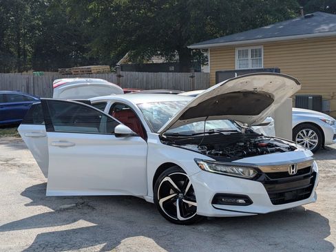 Used 2018 Honda Accord Sport image 10