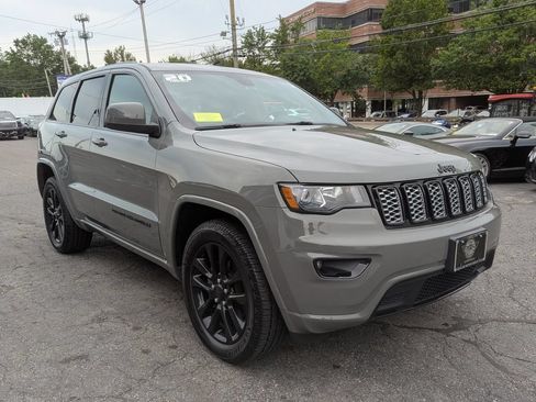 Used 2020 Jeep Grand Cherokee Altitude AWD/4WD image 5