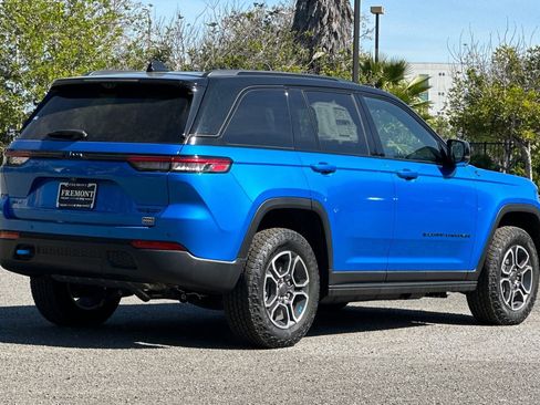 New 2023 Jeep Grand Cherokee Trailhawk w/ Advanced Protech Group II AWD/4WD image 3