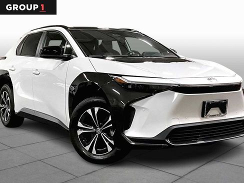 Used 2023 Toyota bZ4X XLE image 2